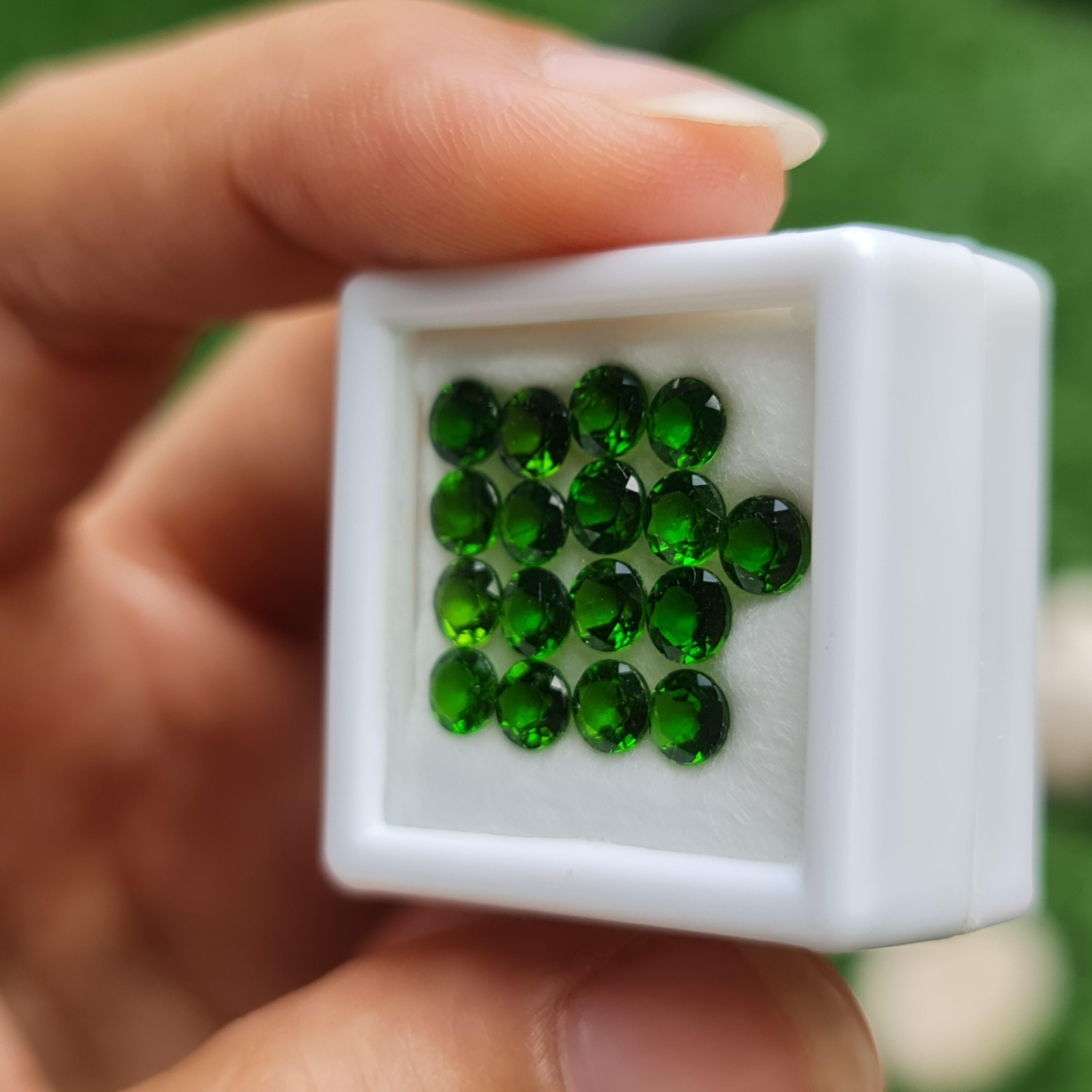 พลอย โครม ไดออพไซด์ Chrome Diopside 4.98 กะรัต (Cts.) 17 เม็ด พลอยแท้ อัญมณีมงคลประจําวันเกิด เครื่องประดับพลอย