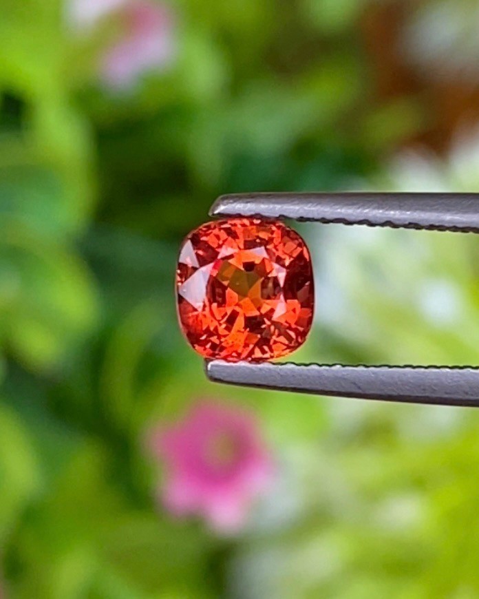 พลอย ออเรนจ์ แซฟไฟร์ Orange Sapphire 0.94 กะรัต (Cts.) พลอยแท้ อัญมณีมงคลประจําวันเกิด เครื่องประดับพลอย