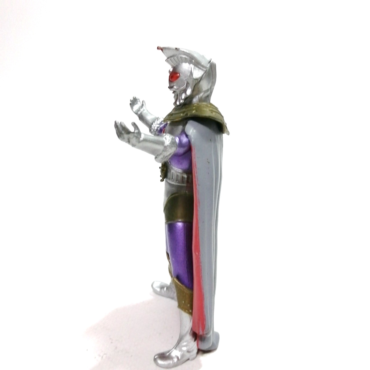 ฟิกเกอร์ ยางตัน ขนาดตามรูป งานจีน อุลตร้าแมนคิงส์ สภาพดี มีรอยบ้าง