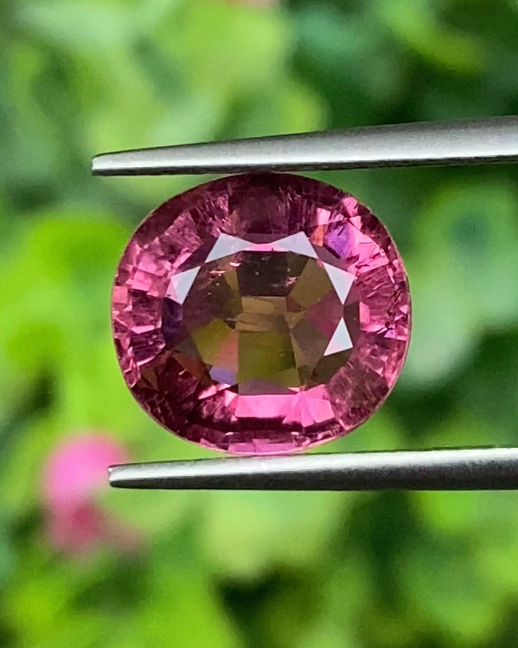 พลอย ชมพู พิ้งค์ ทัวร์มารีน (Pink Tourmaline) 3.94 กะรัต (Cts.) อัญมณีมงคลประจําวันเกิด เครื่องประดับพลอย