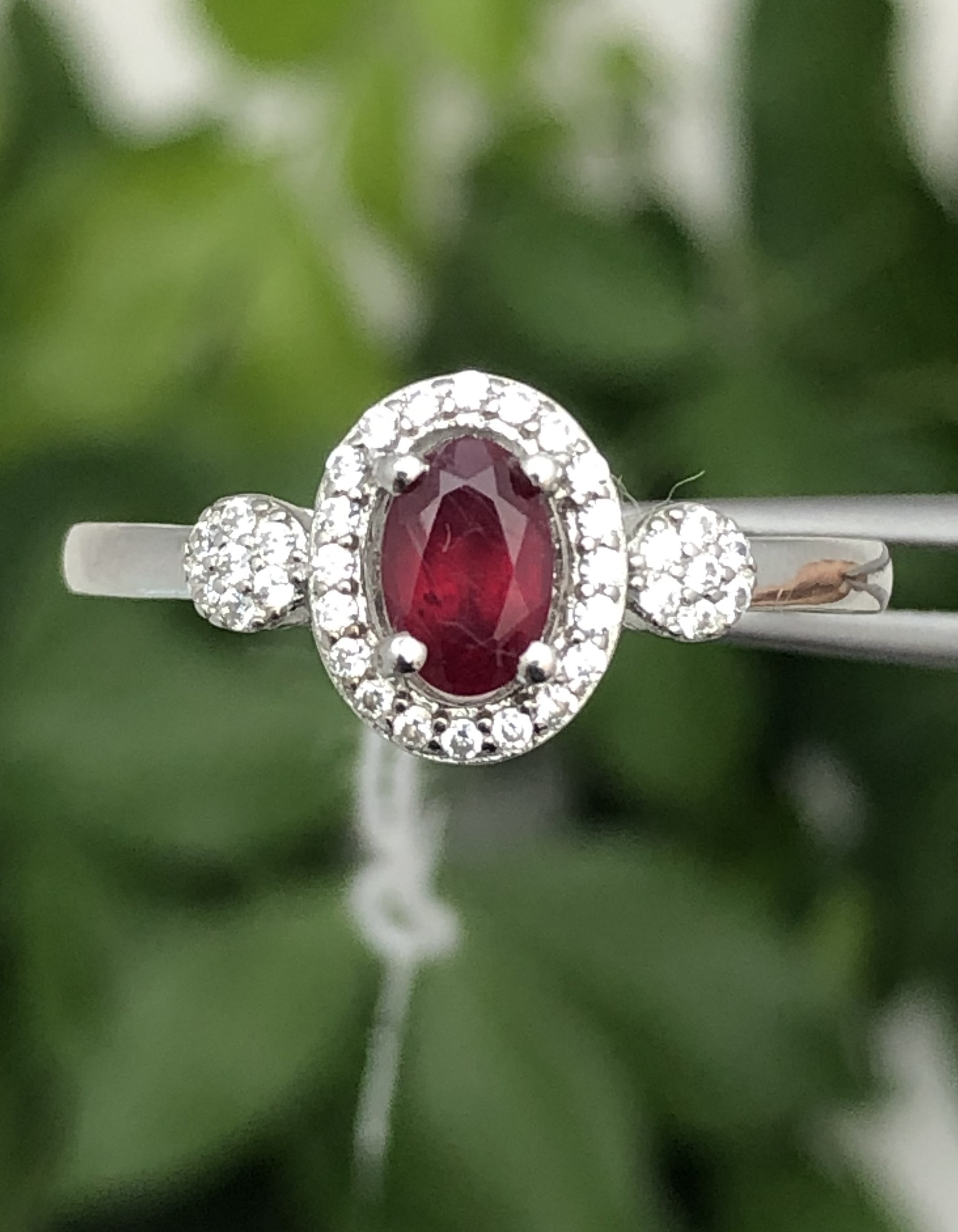 แหวน พลอยแท้ ทับทิม Ruby Ring (Size) 57 ตัวเรือนเงิน ชุบทองคำขาว ประดับด้วย เพชร CZ เผาใหม่