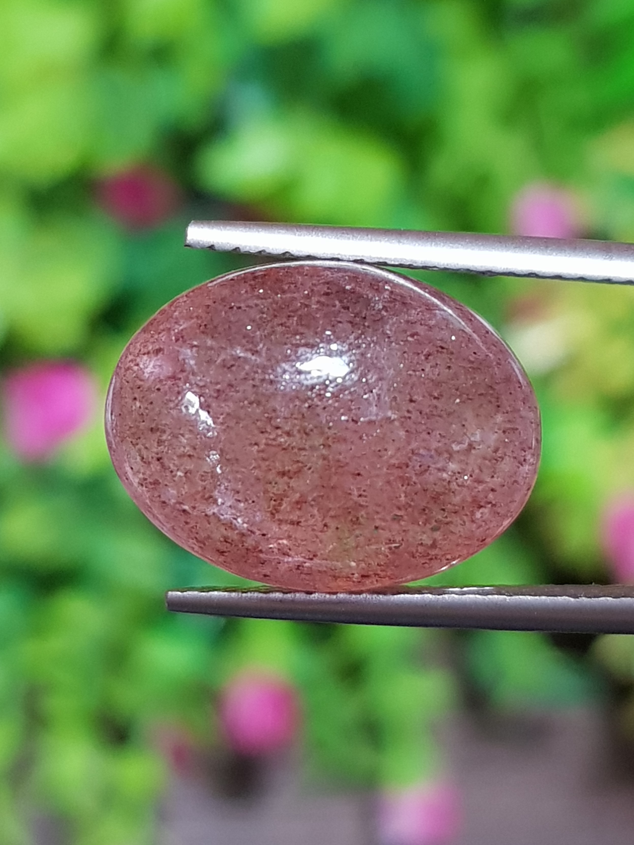 พลอย สตอเบอรี่ ควอตซ์ Strawberry Quartz 11.42 กะรัต (Cts.) พลอยแท้ อัญมณีมงคลประจําวันเกิด เครื่องประดับพลอย