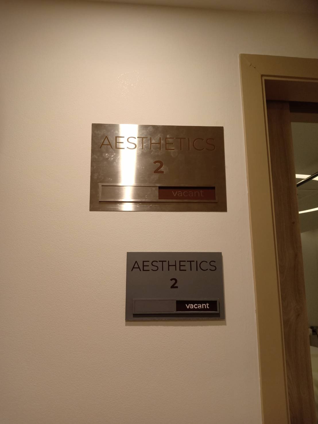 งานผลิต-ติดตั้งป้ายสแตนเลสกัดกรด ป้ายรางสอด