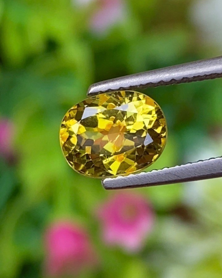 พลอย คริโซเบริล (Chrysoberyl) 1.90 กะรัต (Cts.) พลอยแท้ อัญมณีมงคลประจําวันเกิด เครื่องประดับพลอย