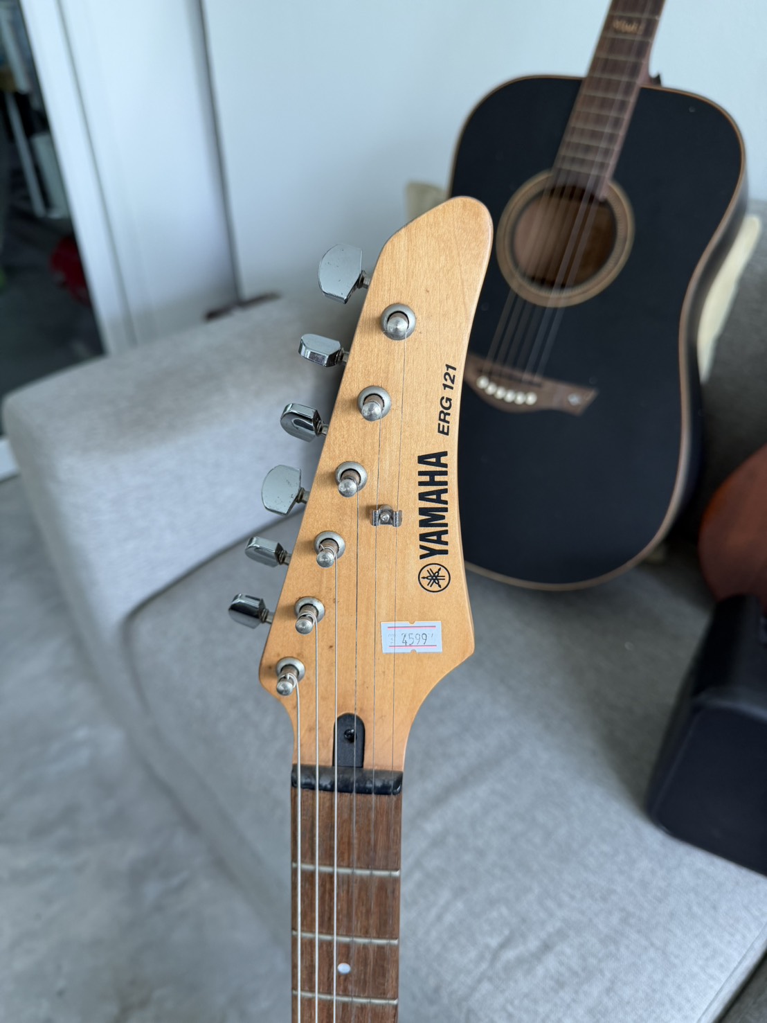 กีต้าร์ Yamaha Erg121