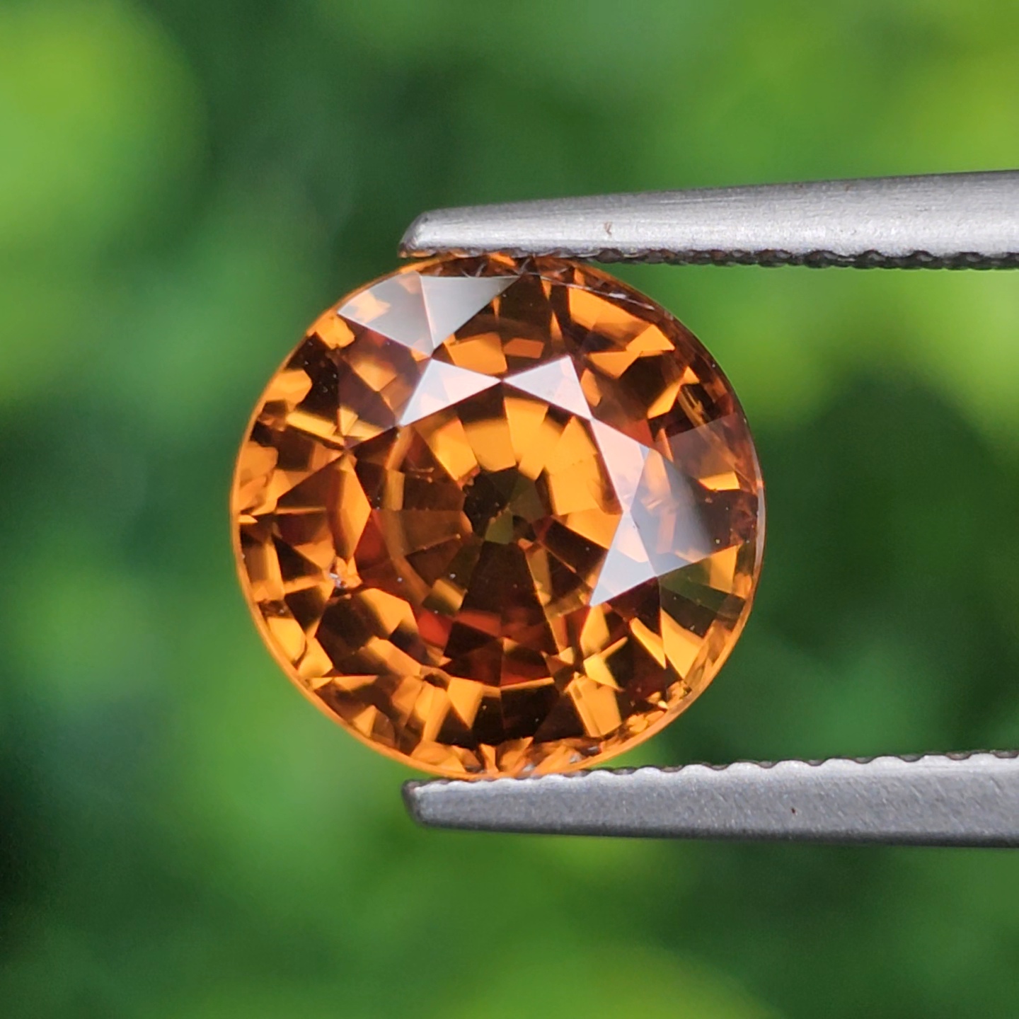 พลอย เพทาย (Zircon) 4.98 กะรัต (Cts.) พลอยแท้ อัญมณีมงคลประจําวันเกิด เครื่องประดับพลอย
