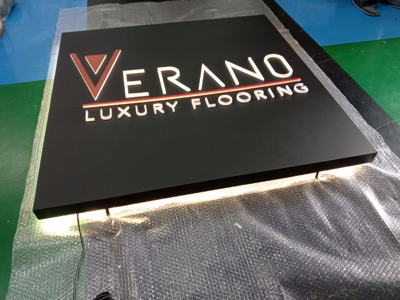 ป้ายไฟออกหลัง VERANO