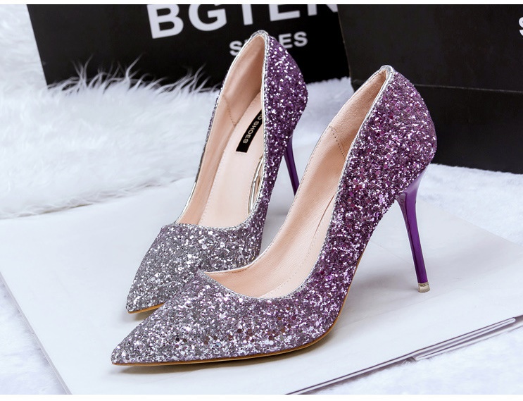 รองเท้าออกงาน รองเท้าส้นสูง แต่งกากเพชร ไล่สี สวยหรู