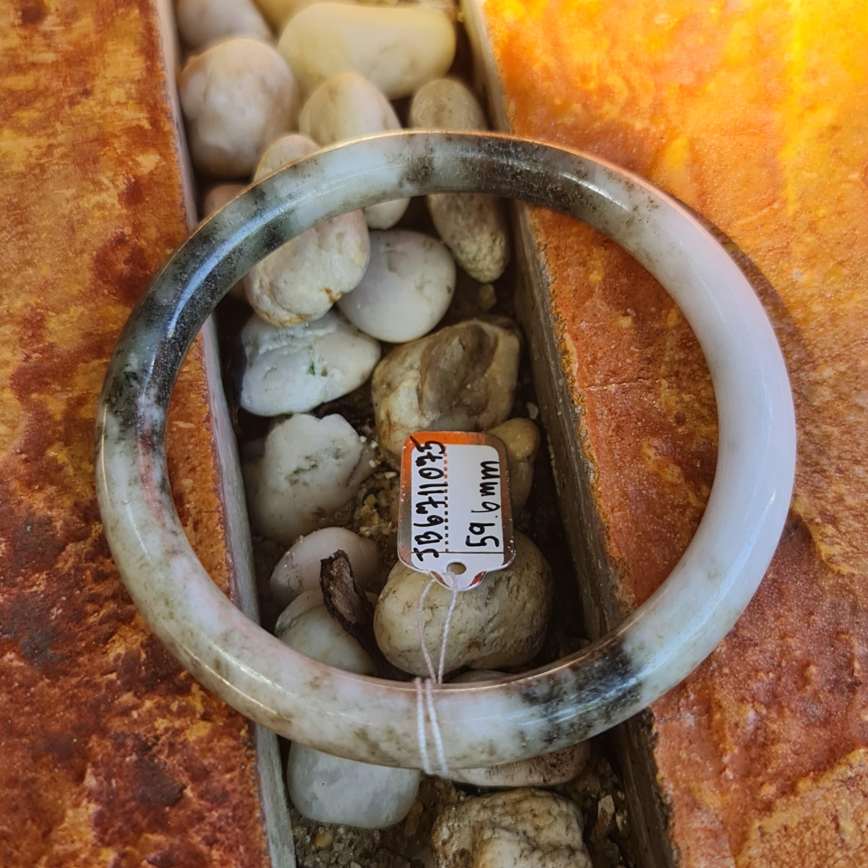 JB6711075 หยก พม่า แท้ Jade กำไลหยก 59.6 มม. (Jadeite bracelet) พม่า (Myanmar)