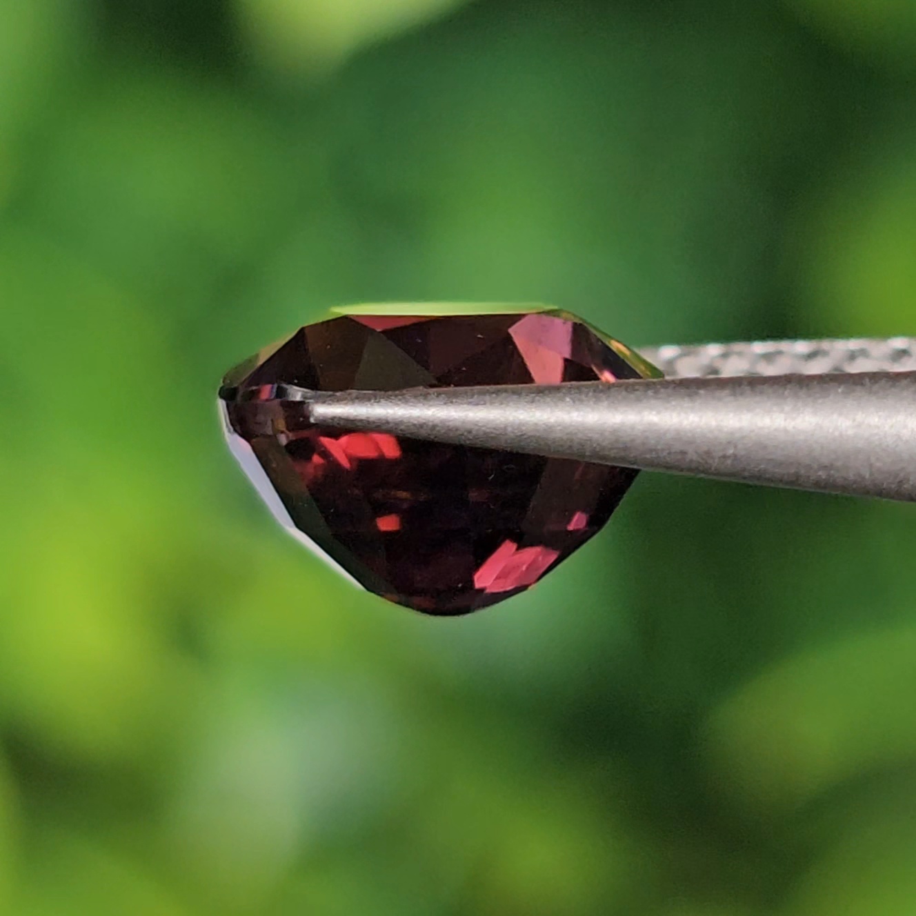 พลอย รูเบลไลต์ ทัวร์มาลีน Rubelite Tourmaline 1.52 กะรัต (Cts.) พลอยแท้ อัญมณีมงคลประจําวันเกิด เครื่องประดับพลอย