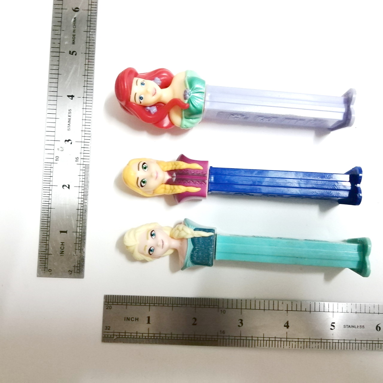 ของสะสมเจ้าหญิงดิสนีย์ กล่องใส่ขนมเพซ :-พี่น้องโฟรเซ่น เจ้าหญิงเอลซ่า,อันนา,แอเรี่ยล Pez dispenser Disney princess Collection: Frozen sisters:Elsa, Anna,Ariel***ไม่มีขนม มีรอยเล็กน้อย