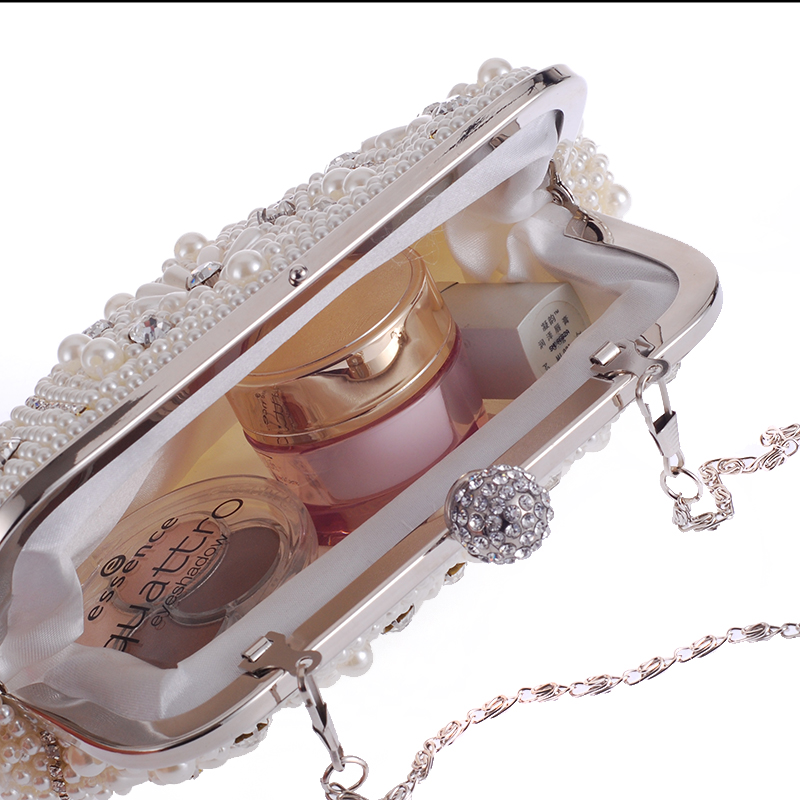 Pre-order กระเป๋าออกงาน Evening Clutch ทรงเปลือกหอย สีขาว แต่งมุกทั้งใบ จุกเปิดหัวเพชรหรู มาพร้อมสายสะพายสั้น/ยาว