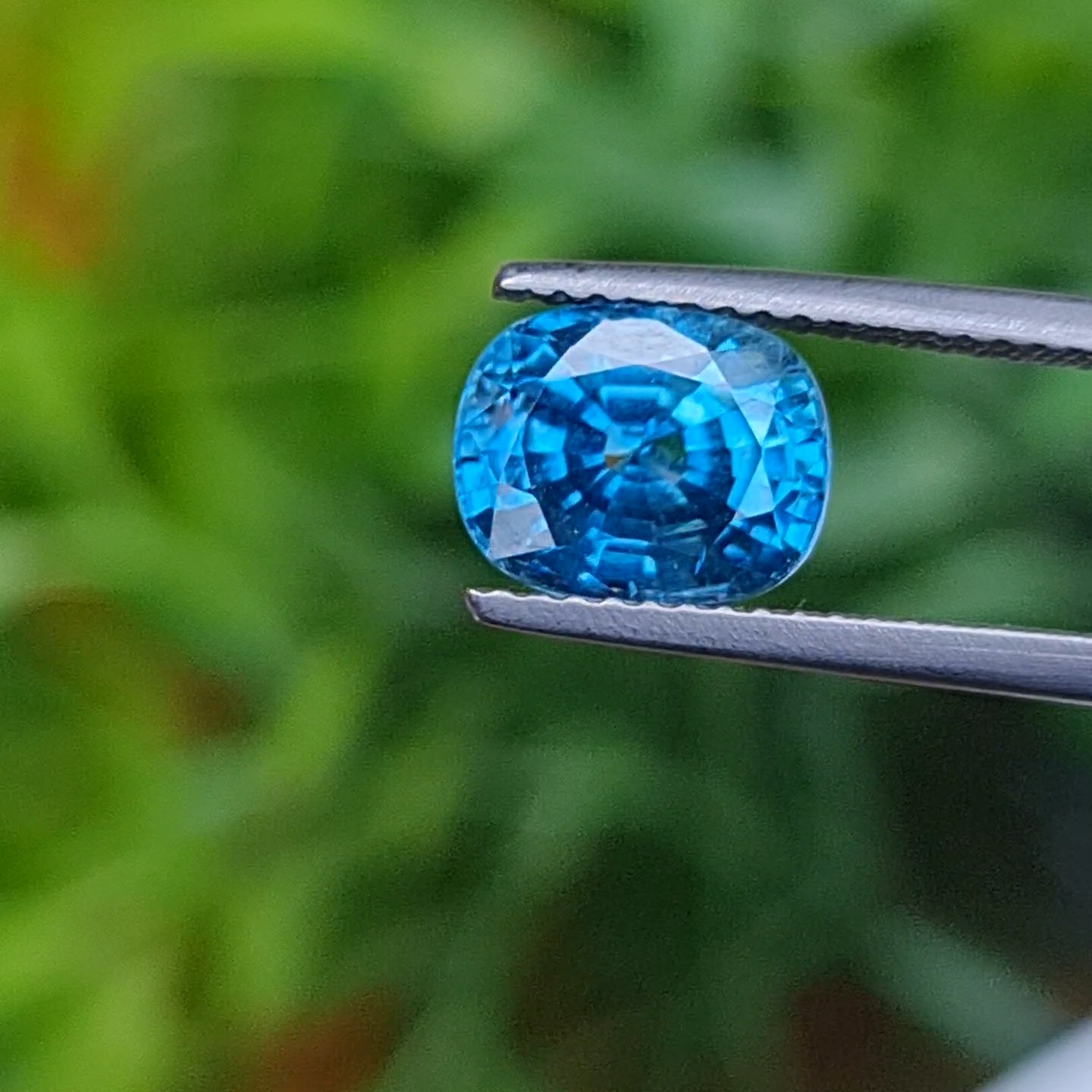 พลอย เพทาย (Zircon) 3.66 กะรัต (Cts.) พลอยแท้ อัญมณีมงคลประจําวันเกิด เครื่องประดับพลอย