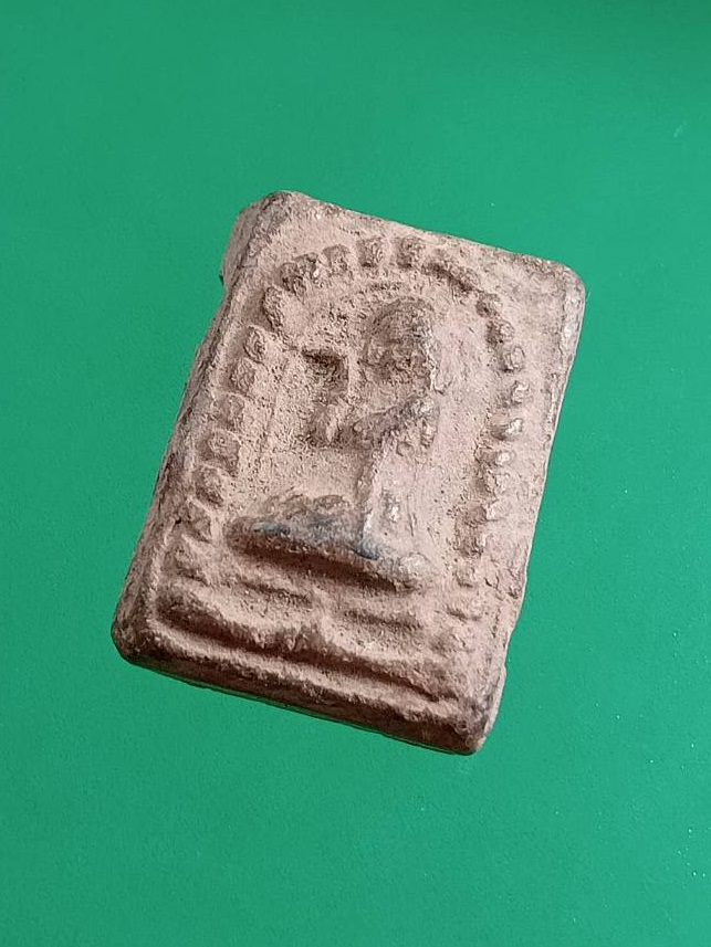 ผ3012 นางกวักเนื้อดิน พิมพ์เล็ก หลังยันต์อุ