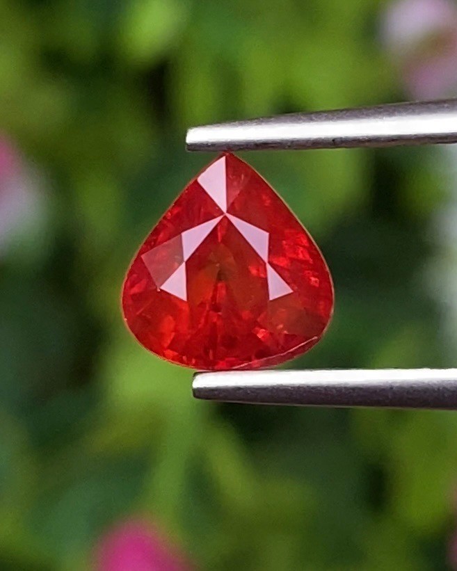 พลอย ทับทิม ซองเจีย Songea Ruby Sapphire 1.86 กะรัต (Cts.) พลอยแท้ อัญมณีมงคลประจําวันเกิด เครื่องประดับพลอย