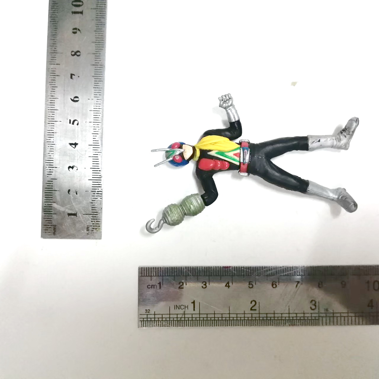 ขนาด3นิ้ว กาชาปอง ไรเดอร์แมน ชุดแรก ขนาดตามรูป มือสองของครบ ***มีรอยกาวบางส่วน มีฐานน้ำแข็ง