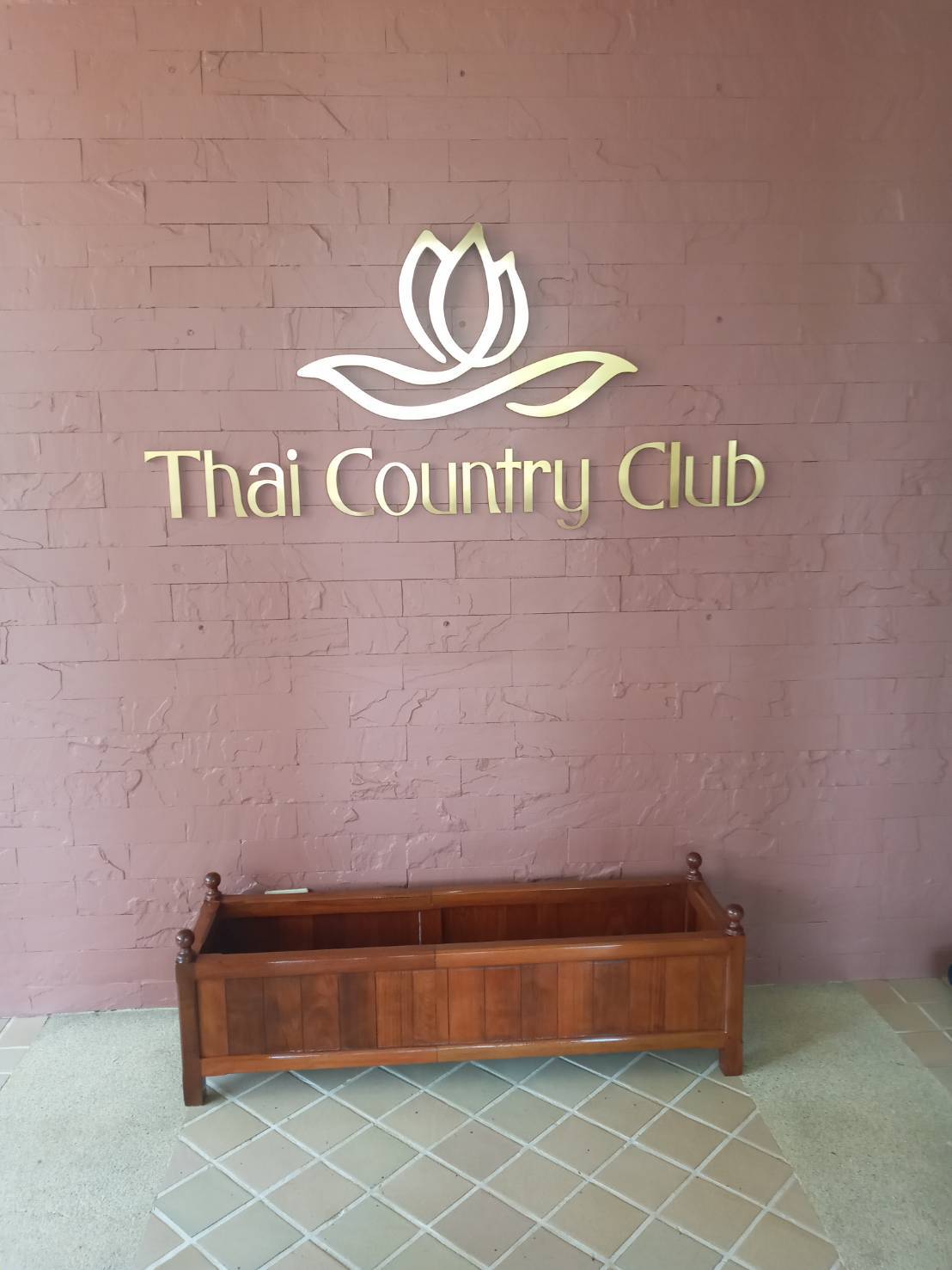 ป้ายสแตนเลสหน้าทองแฮร์ไลน์ยกขอบ