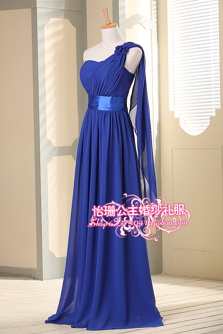 พร้อมส่ง ชุดราตรียาว เกาะอก ไหล่เดียว กระโปรงผ้าชีฟอง แต่งดอกที่ไหล่ สีน้ำเงิน ซิปหลัง