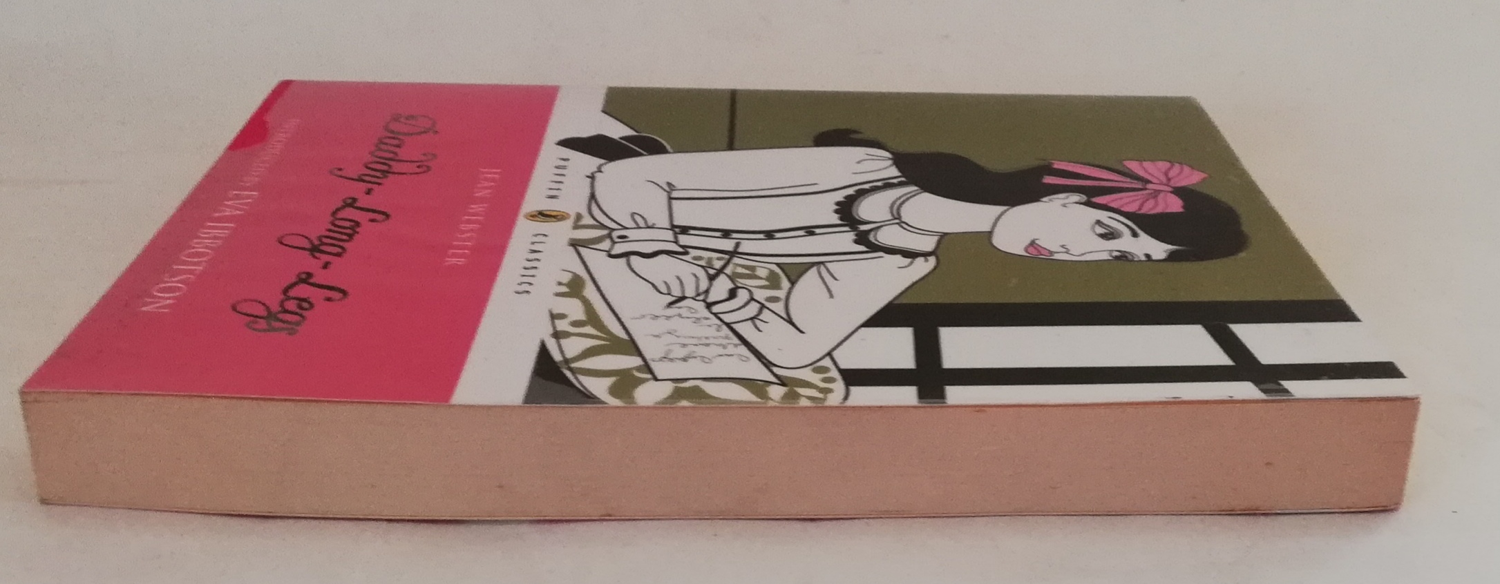 หนังสือนิยายเก่าภาษาอังกฤษ** หน้าแรกมีตำหนิตามภาพ แผ่นสุดท้ายมีรอยสก๊อตเทป หนังสือห่อปกพลาสติก, แด๊ดดี้ลองเลก Daddy long Leg โดย Jean Webster intriduced by Eva Ibbotson