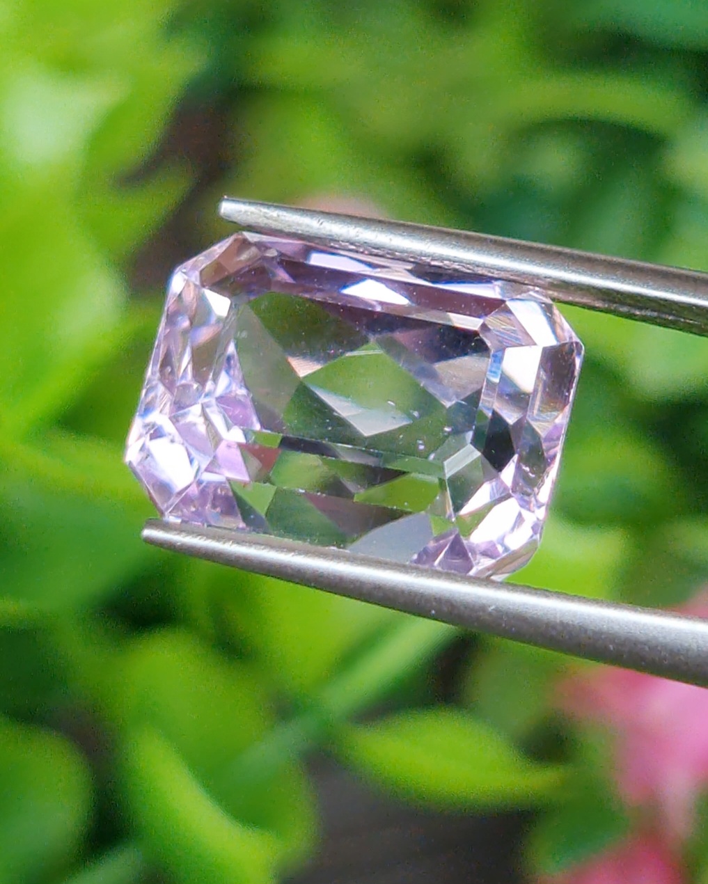 พลอย คุนไซท์ Kunzite 11.50 กะรัต (Cts.) พลอยแท้อัญมณีมงคล ประจําวันเกิด เครื่องประดับพลอย