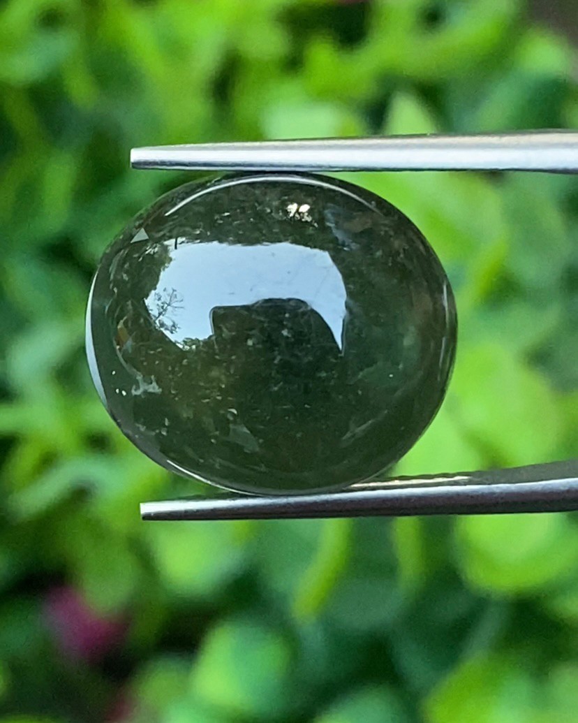 พลอย เขียวส่อง (ฺGreen Sapphire) 19.27 กะรัต (Cts.) พลอยแท้ อัญมณีมงคลประจําวันเกิด เครื่องประดับพลอย
