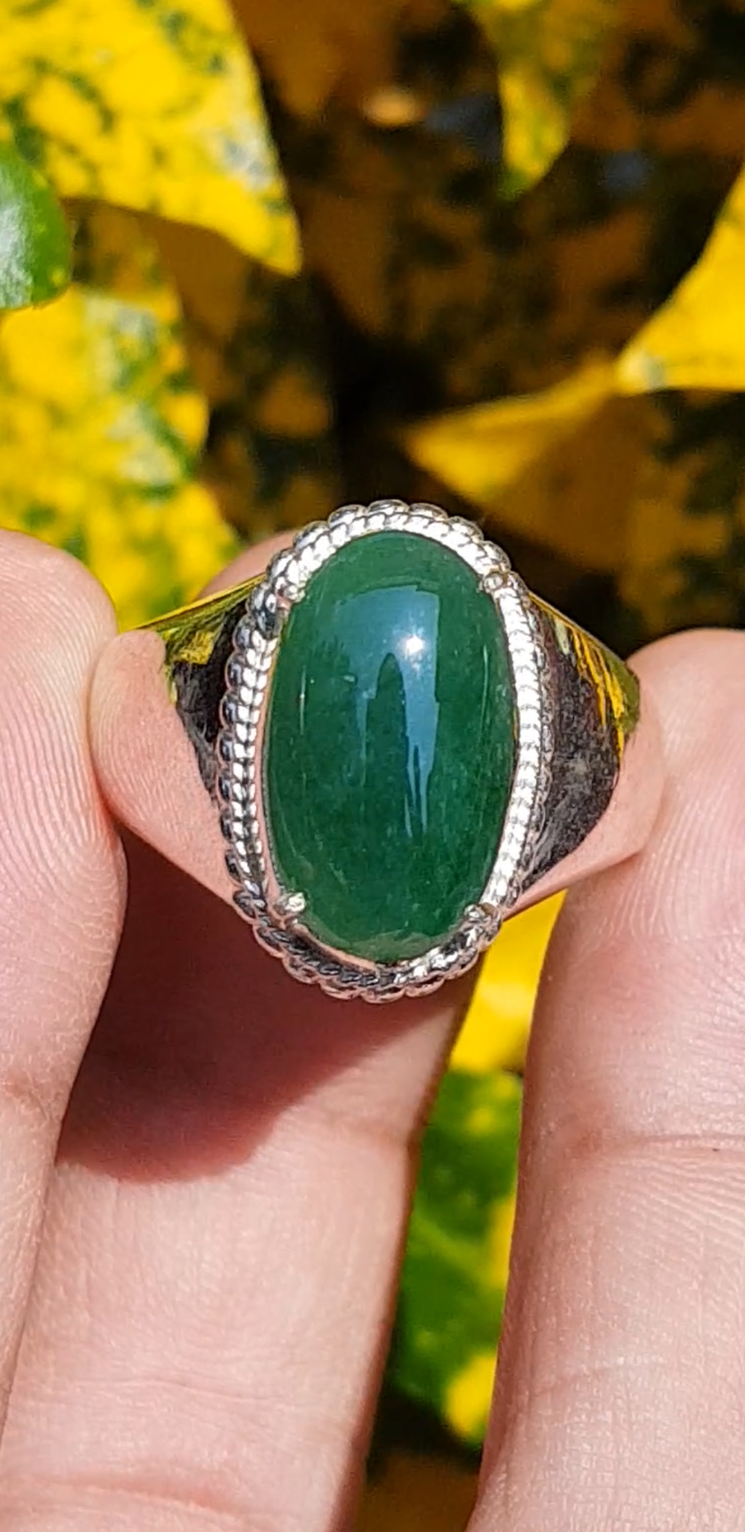 หยก พม่า แท้ Jade แหวนหยก 翡翠戒指 (Jadeite ring) 3.00 กะรัต (Cts.) ดิบ ไม่ผ่านการปรับปรุง (Type A) พม่า (Myanmar)