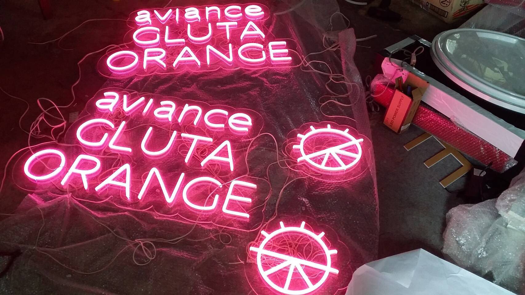 ป้ายไฟนีออนดัด aviaance gluta orange