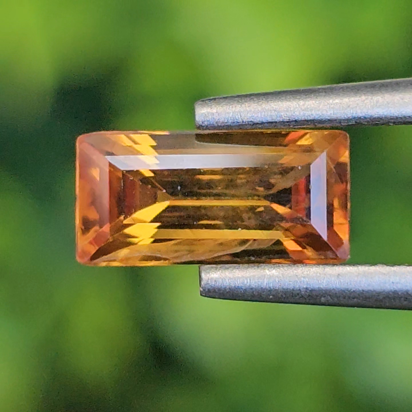 พลอย บุษราคัม yellow sapphire 2.34 กะรัต (Cts.) พลอยแท้ อัญมณีมงคลประจําวันเกิด เครื่องประดับพลอย
