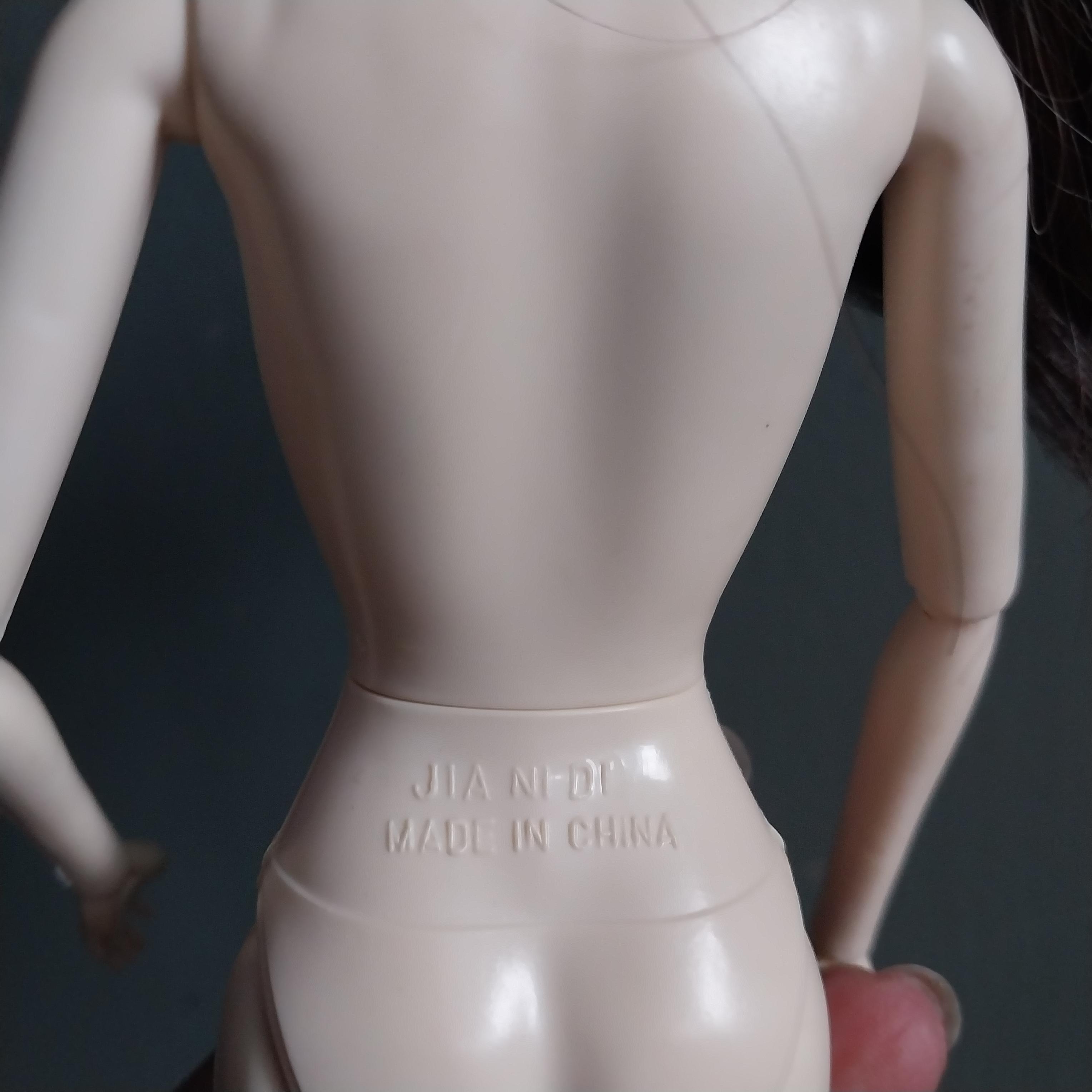 มีหลายภาพ ผมปักไม่เต็มหัว #ตุ๊กตาบาร์บี้ข้อต่อแบรนด์จากจีน ข้อต่อที่ข้อศอก ข้อมือ เอว หัวเข่า ข้อเท้า และมีนิ้วเท้า วัสดุดี **ผมปักไม่เต็มหัว