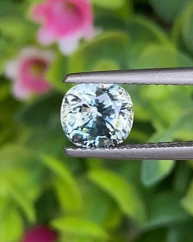 พลอย เพทาย (Zircon) 2.10 กะรัต (Cts.) พลอยแท้ อัญมณีมงคลประจําวันเกิด เครื่องประดับพลอย