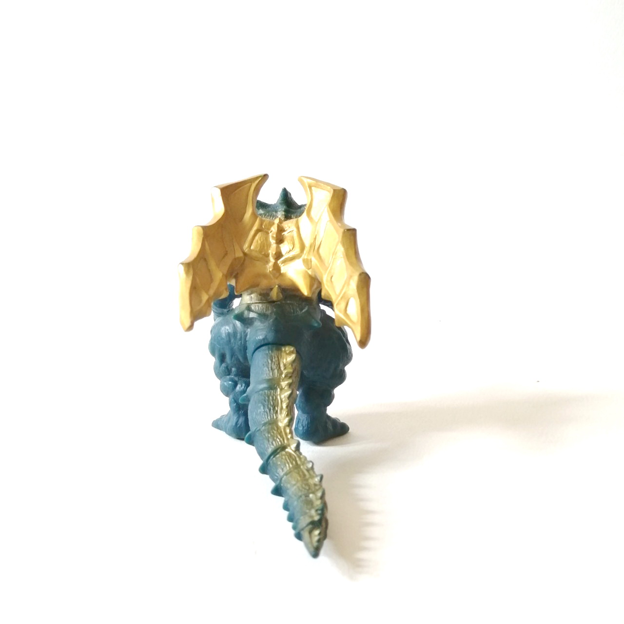 ซอฟ 3.5 -4นิ้ว ขนาดตามรูป คิงออฟมอนส์ ในอุลตร้าแมนไกอาเดอะมูฟวี ศึกใหญ่ข้ามมิติ สภาพดี มีรอยบ้าง