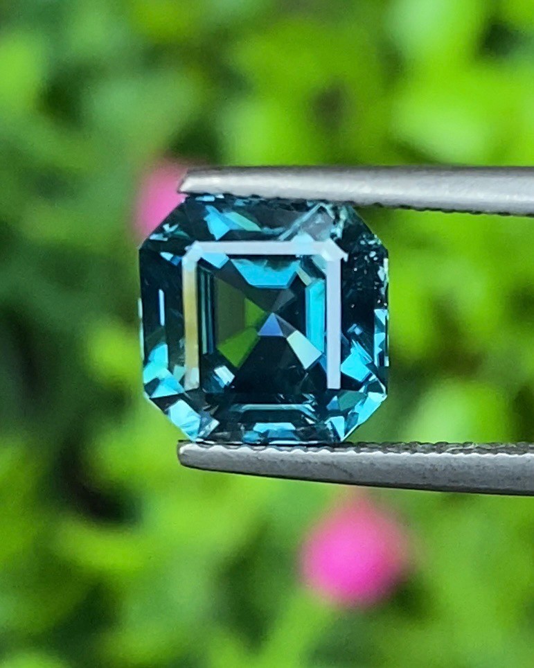 พลอย เพทาย (Zircon) 3.54 กะรัต (Cts.) พลอยแท้ อัญมณีมงคลประจําวันเกิด เครื่องประดับพลอย