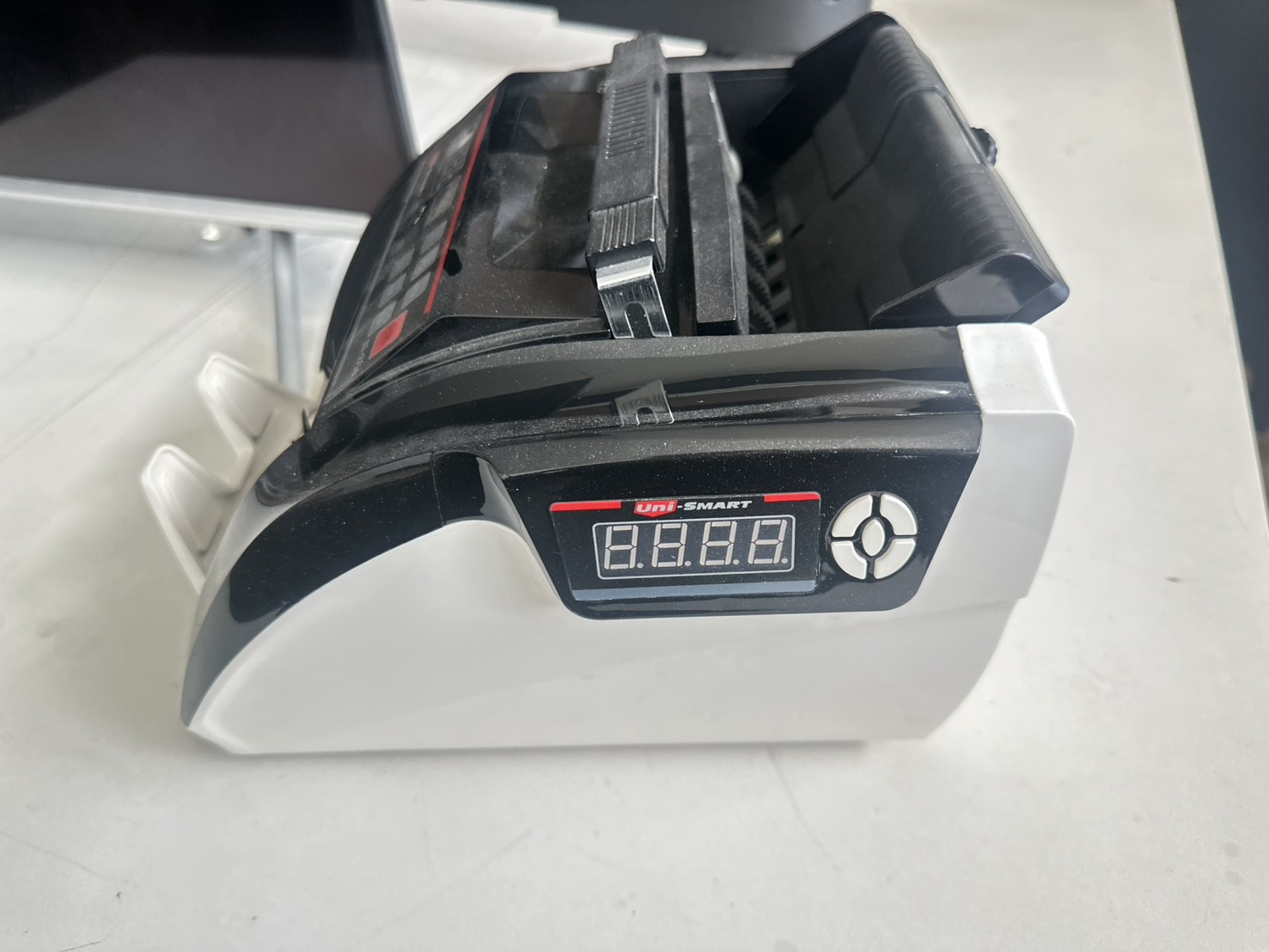 Banknote Counter เครื่องตรวจนับธนบัตร (UN) ยูนิ-สมาร์ท US-2750
