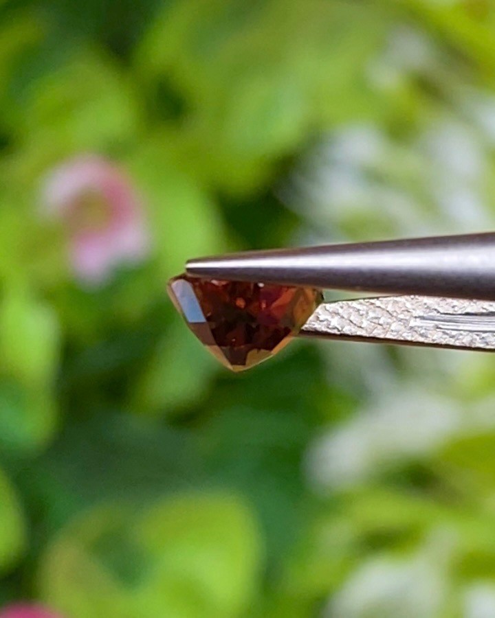 พลอย เพทาย (Zircon) 1.24 กะรัต (Cts.) พลอยแท้ อัญมณีมงคลประจําวันเกิด เครื่องประดับพลอย