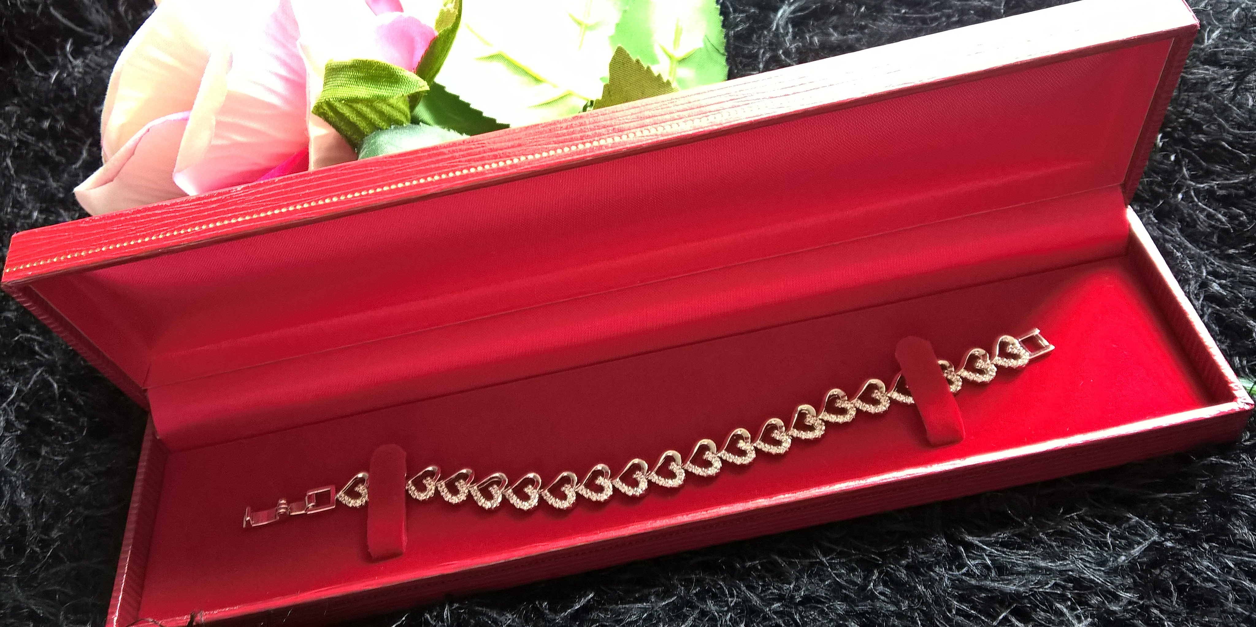 สร้อยข้อมืองาน Costume Jewelry เพชร CZ รุ่น Endless Heart แบรนด์ Shali