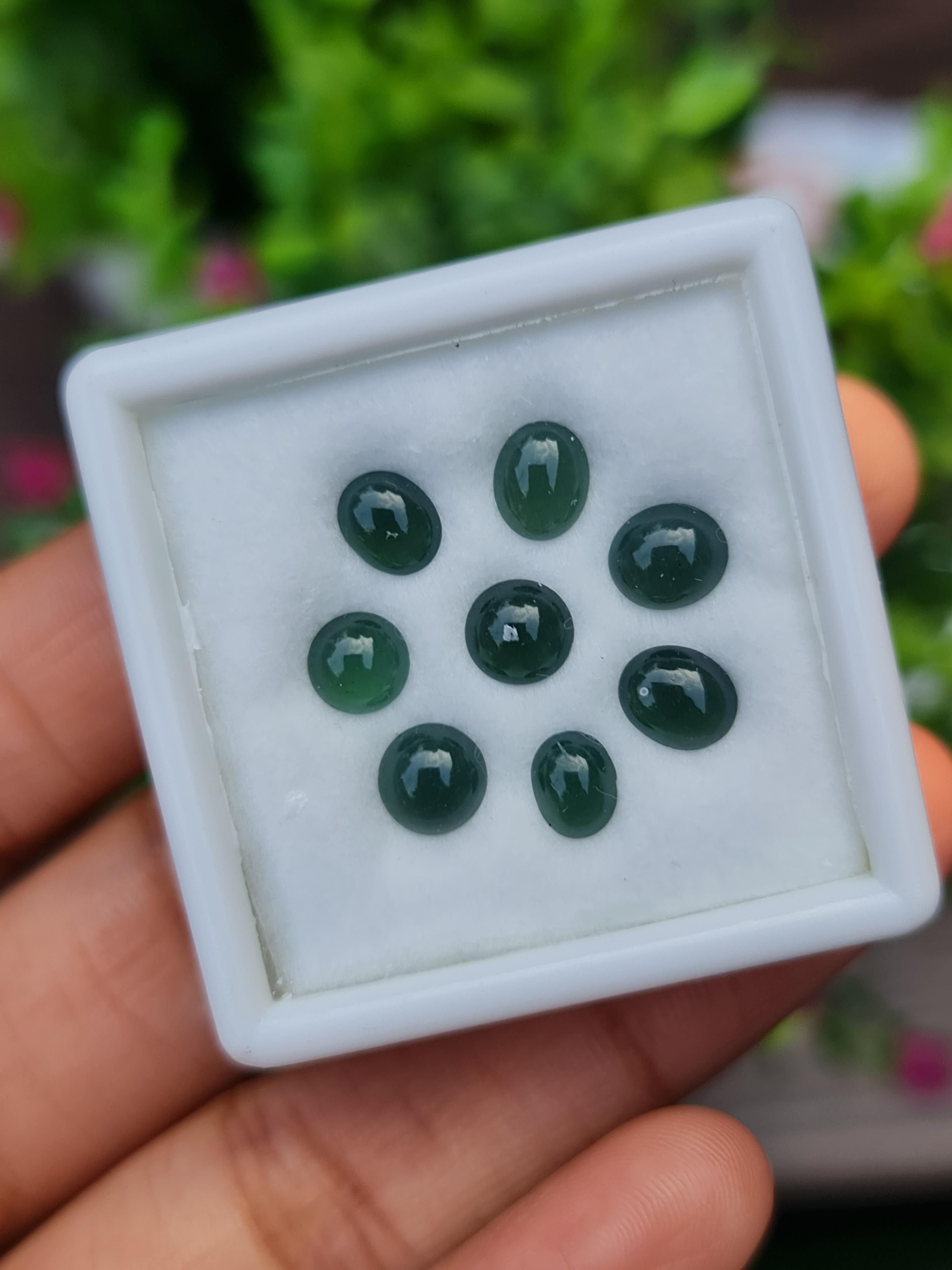 หยกพม่า (Burmese jadeite ) 8 เม็ด 5.39 กะรัต หยกแท้ อัญมณีมงคลประจําวันเกิด เครื่องประดับหยก