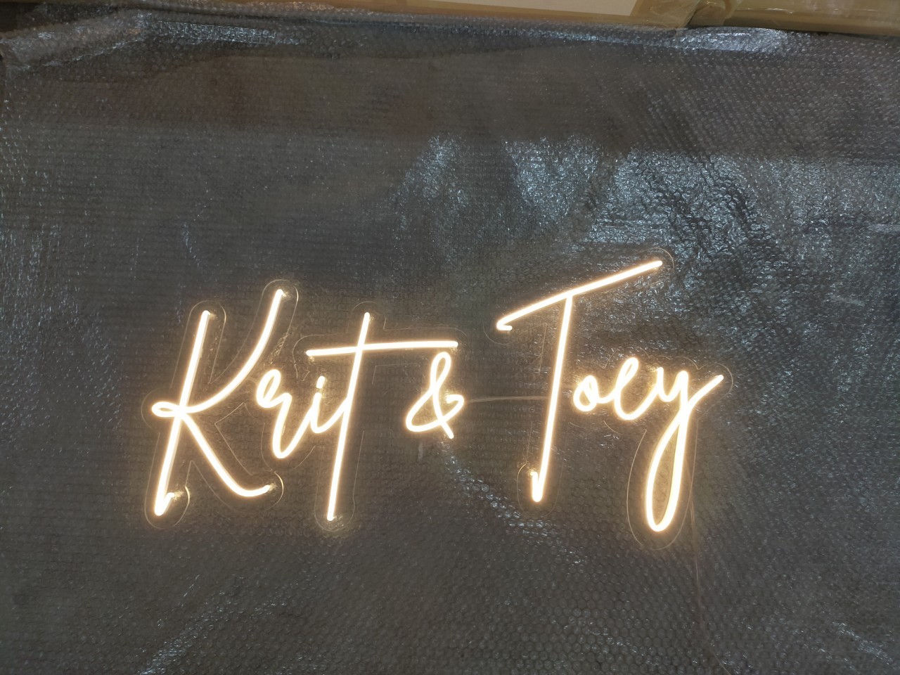 ไฟนีออน เฟค