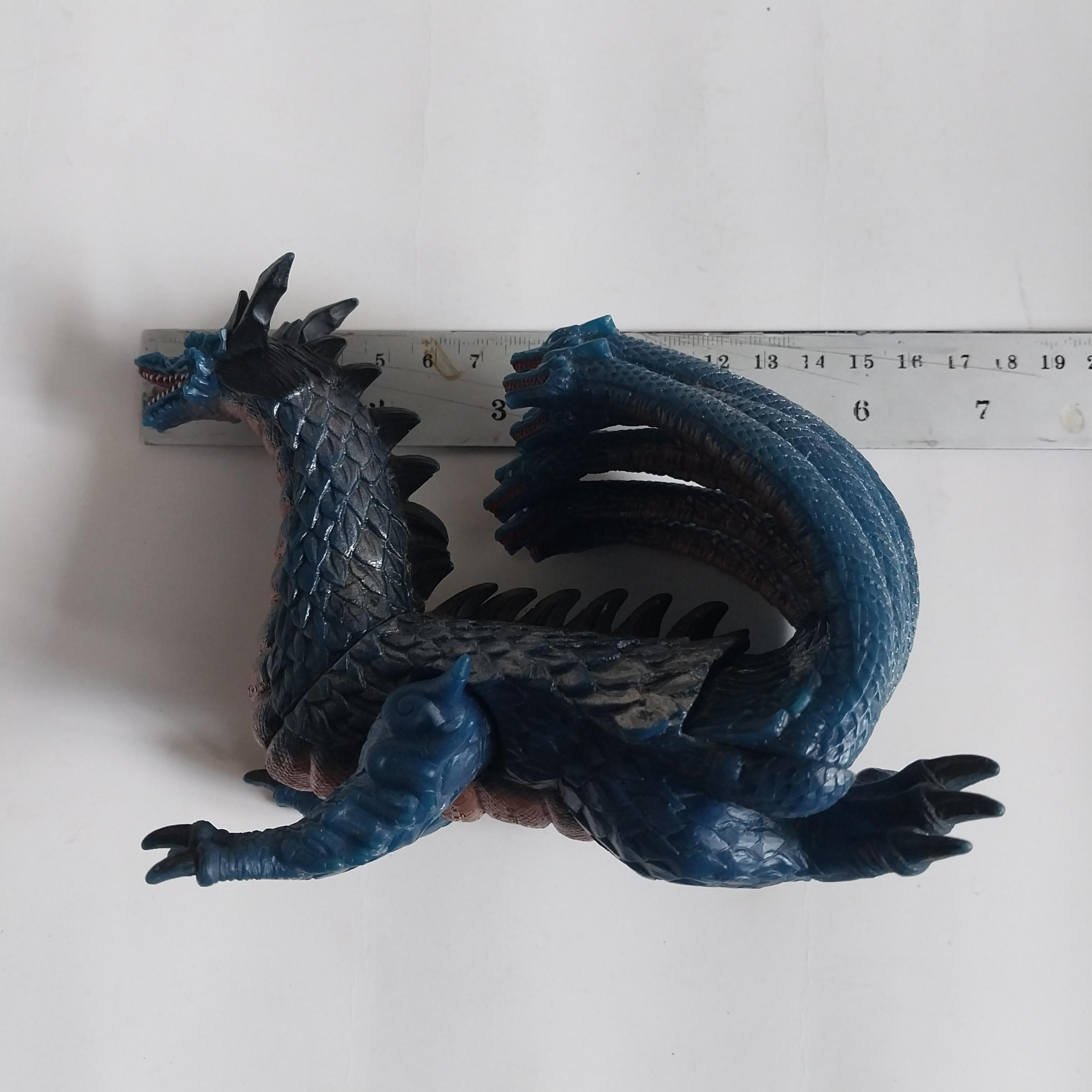 ซอฟ6นิ้ว ขนาดตามรูป,มังกร มิซึโนะเอะโนะริว มังกร9หัว จากอุลตร้าแมนไกอา สภาพดีืมีรอยถลอกเล็กน้อย