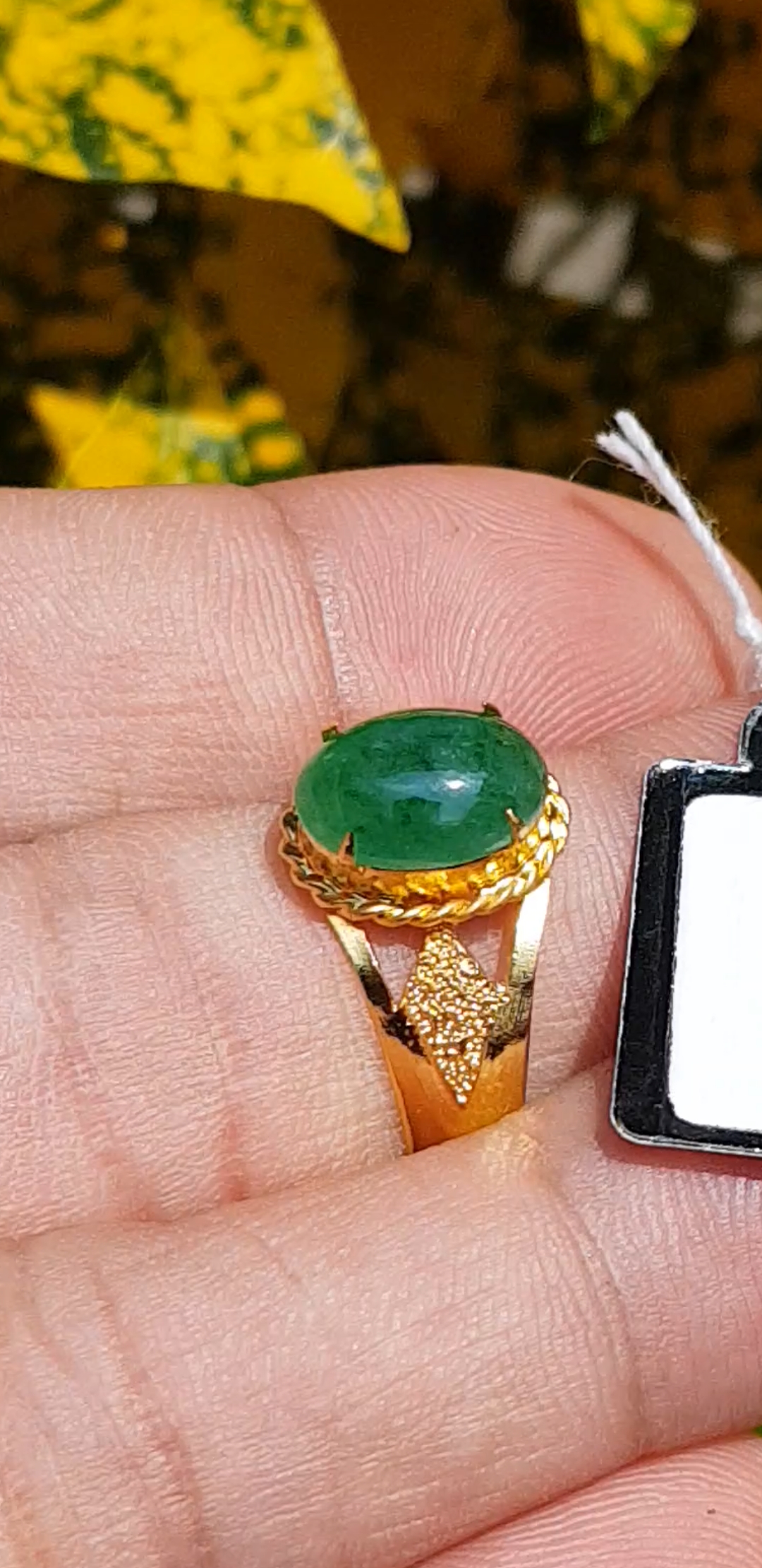 หยก พม่า แท้ Jade แหวนหยก 翡翠戒指 (Jadeite ring) 1.75 กะรัต (Cts.) Size 57 ดิบ ไม่ผ่านการปรับปรุง (Type A) พม่า (Myanmar)