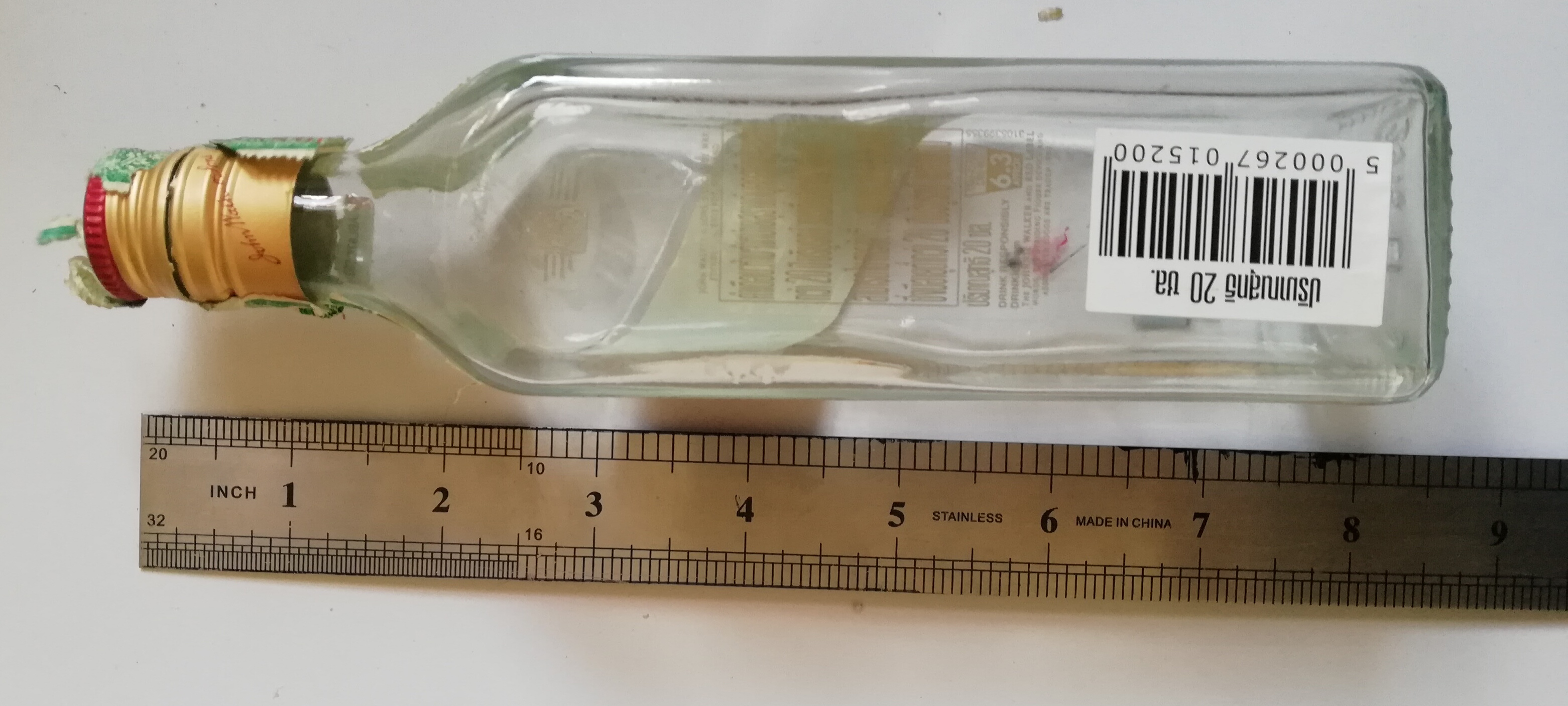 ขวดเหล้าเก่า Johnie Walker Red Label ขนาด 20 ml. **สีฉลากด้านหน้าซีดตามภาพ