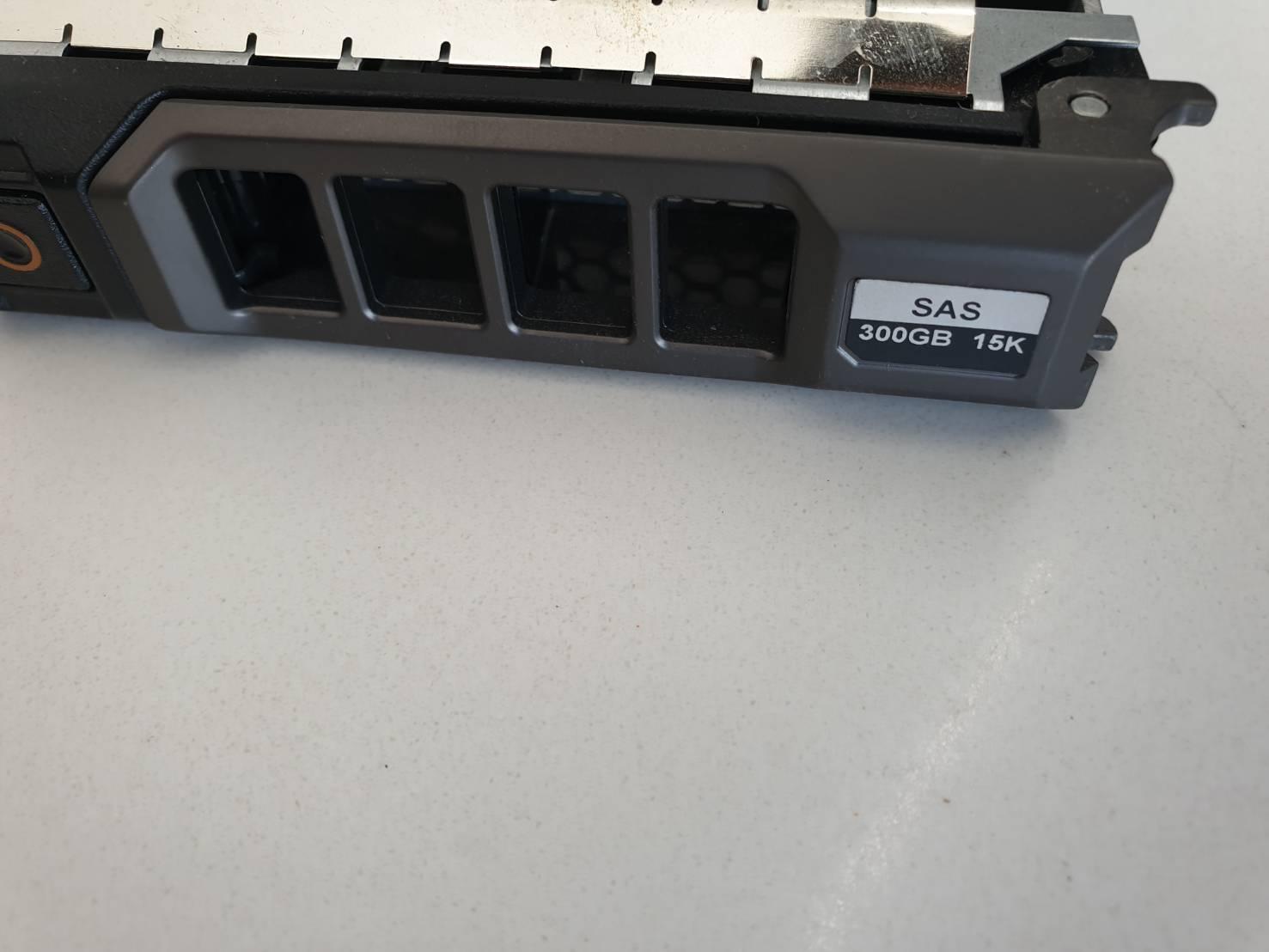 Dell Harddisk SAS 300 G 15K 0F617N 3.5 นิ้ว with Tray