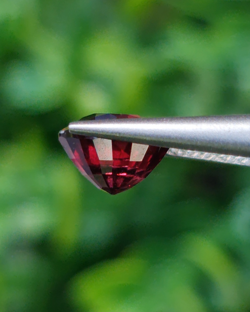 พลอย โรโดไลต์ กาเน็ท Rhodolite Garnet 2.42 กะรัต Cts.พลอยแท้ อัญมณีมงคลประจําวันเกิด เครื่องประดับพลอย