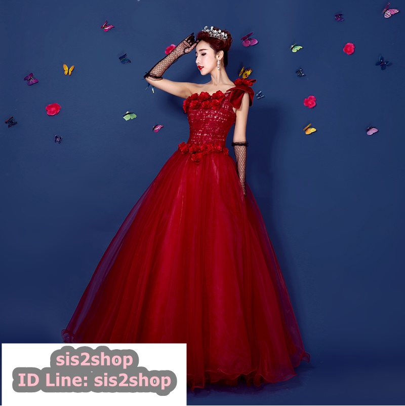 พร้อมเช่า ชุดแฟนซี ชุดราตรียาว สีแดง ไหล่เฉียง ตัวชุดเป็นผ้าแก้ว แต่งดอกสวย ไหล่ซ้ายมีโบว์ เชือกผูกหลัง