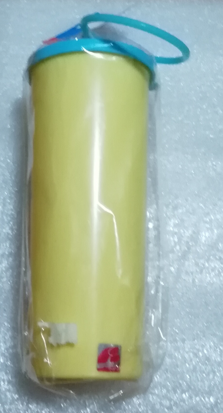 ของสะสม กระบอกใส่น้ำพลาสติกสีเหลือง พร้อมฝาสีฟ้า ลาย โดราเอม่อน, Doraemon