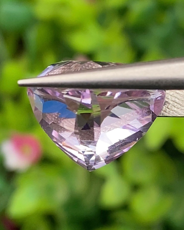 พลอย คุนไซท์ Kunzite 14.84 กะรัต (Cts.) พลอยแท้อัญมณีมงคล ประจําวันเกิด เครื่องประดับพลอย