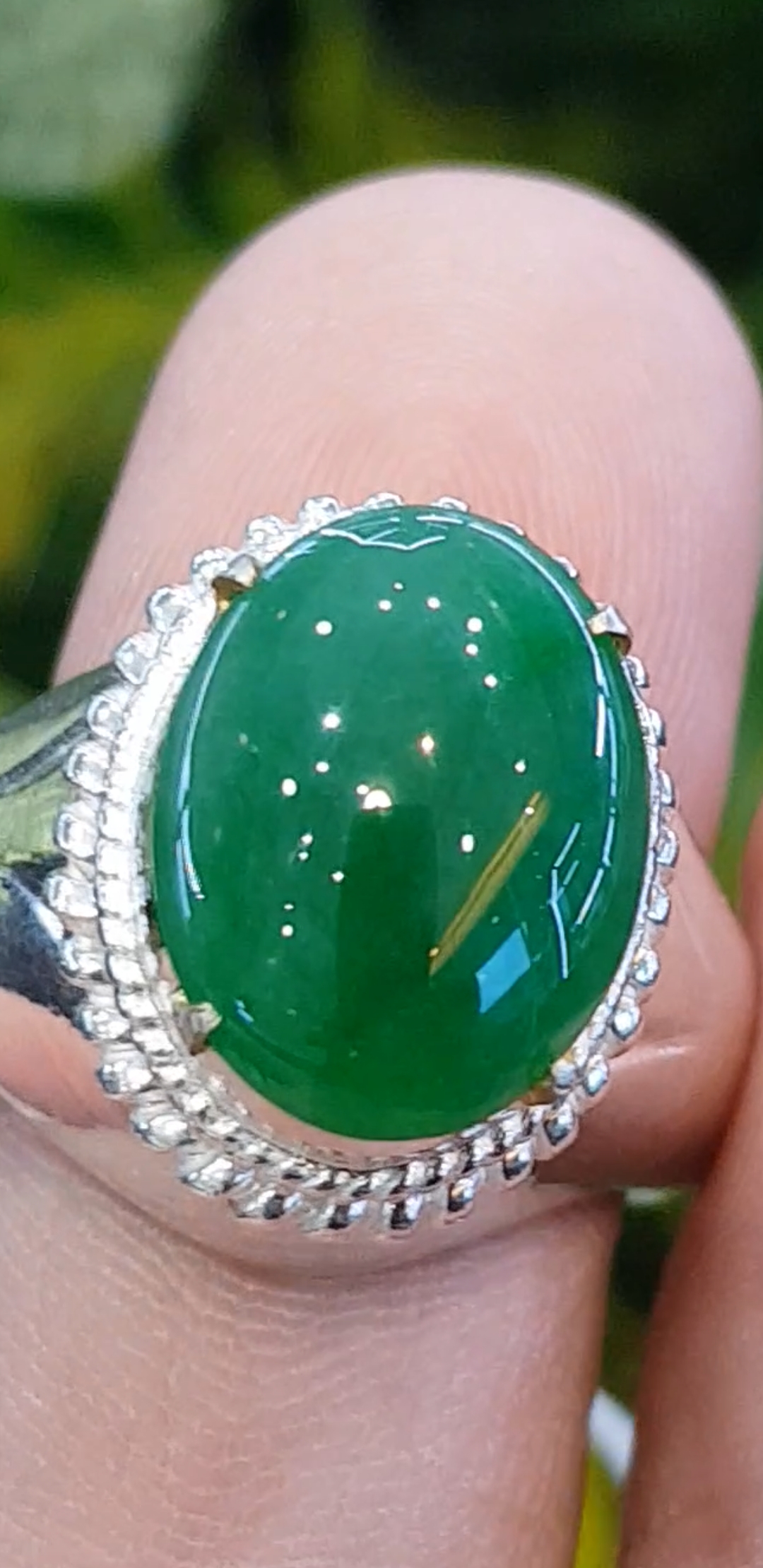 หยก พม่า แท้ Jade แหวนหยก 翡翠戒指 (Jadeite ring) 4.21 กะรัต (Cts.) ดิบ Size 62 ไม่ผ่านการปรับปรุง (Type A) พม่า (Myanmar)