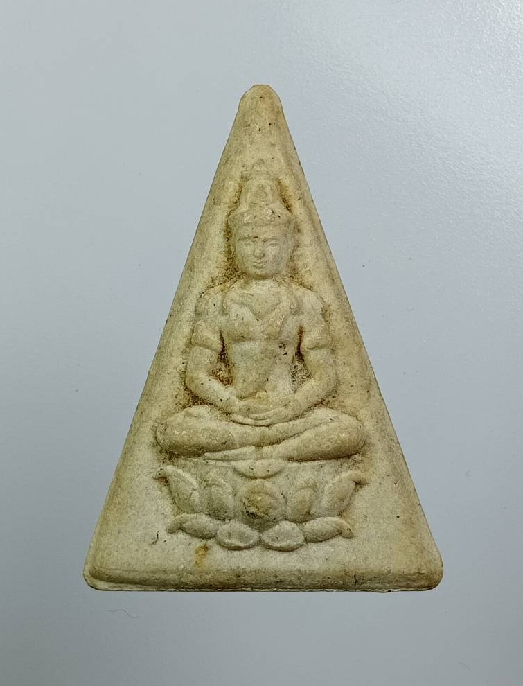 ผ3684 พระพุทธเนื้อผงปางสมาธินั่งฐานบัว โค้ดเลเซอร์ ไม่ทราบที่