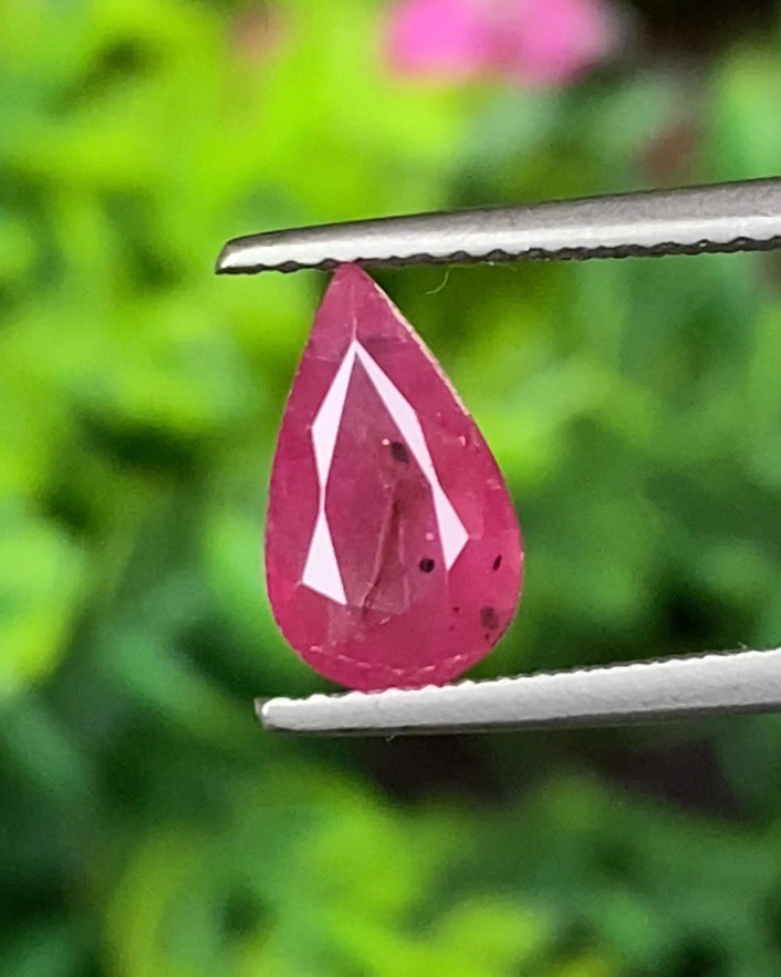 พลอย ทับทิม สยาม Siam Ruby sapphire 2.06 กะรัต (Cts.) พร้อมใบเซอร์ พลอยแท้ อัญมณีมงคลประจําวันเกิด เครื่องประดับพลอย