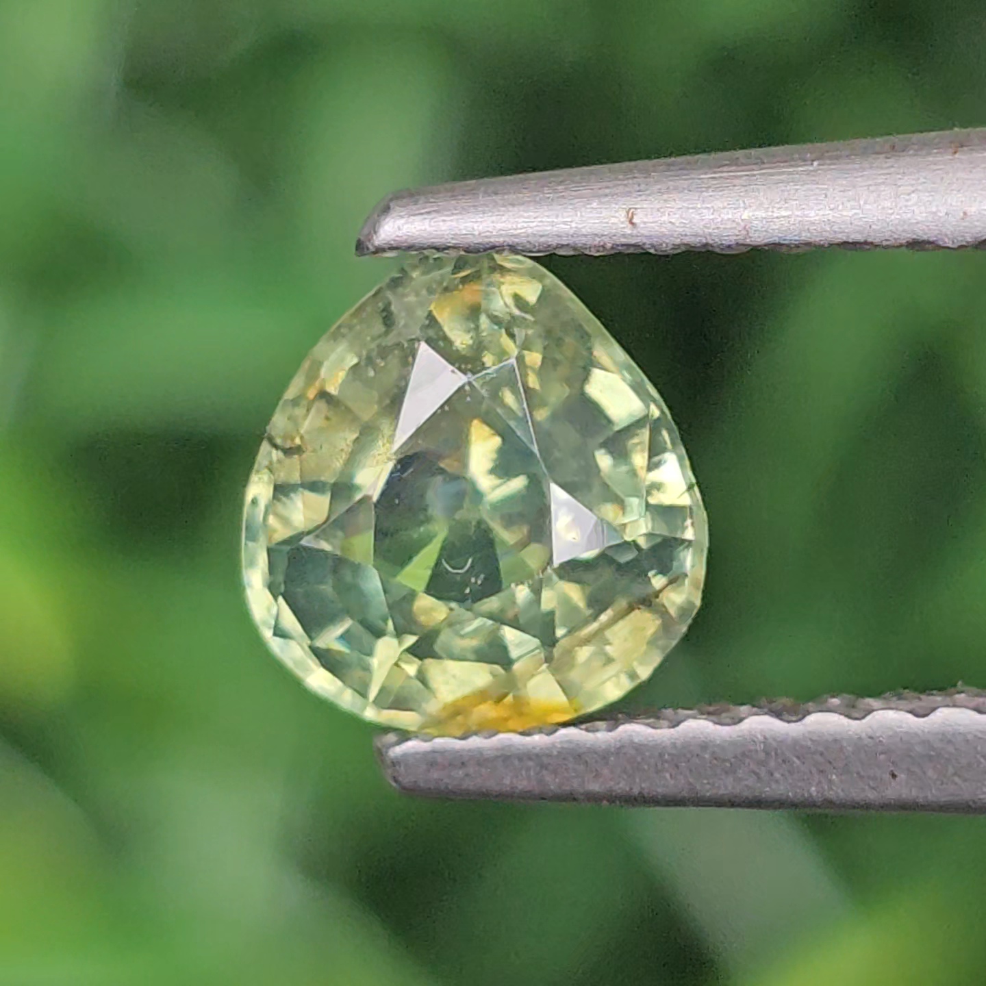 พลอย เพทาย Natural Zircon 1.29 กะรัต (Cts.) ดิบ พลอยแท้อัญมณีมงคล ประจําวันเกิด เครื่องประดับพลอย