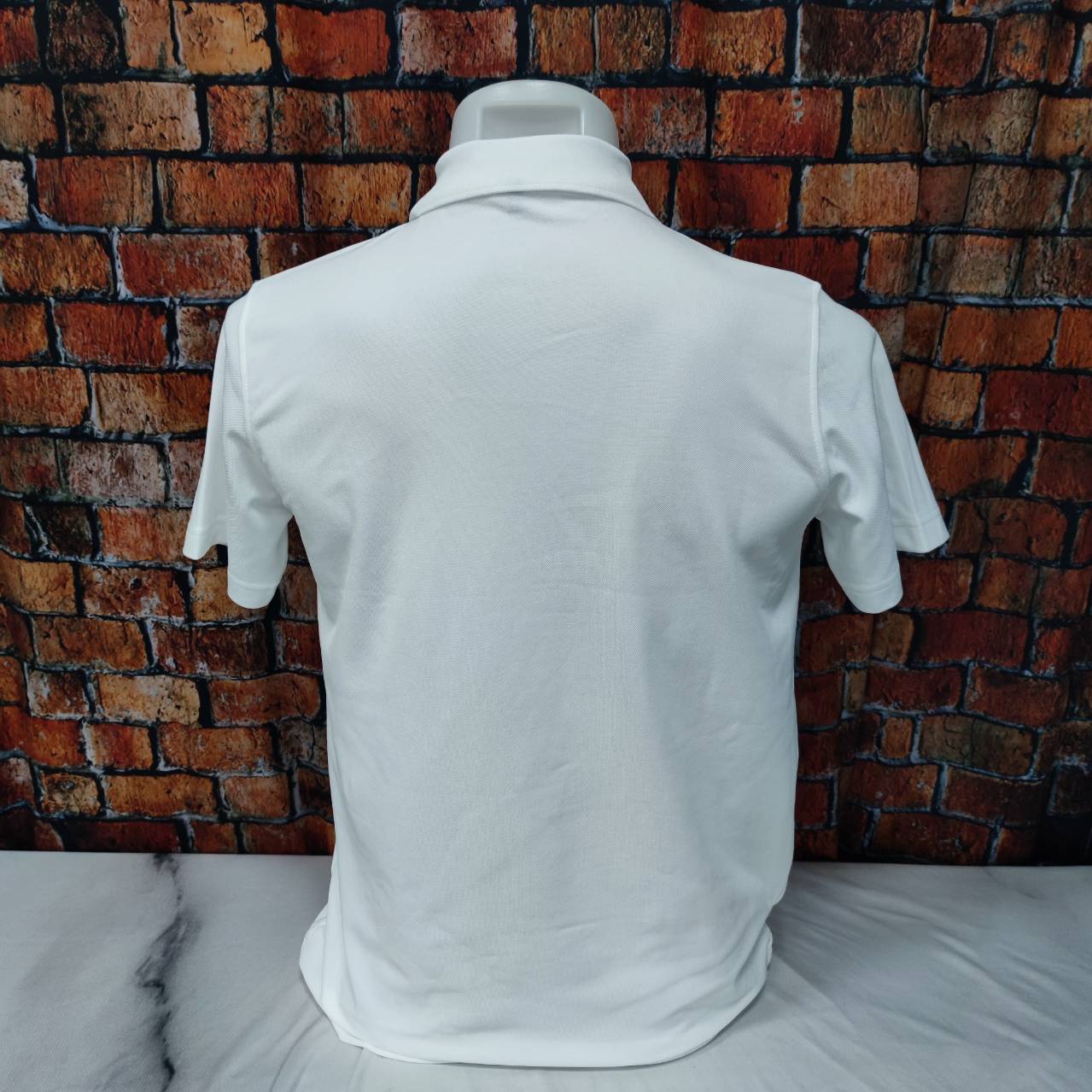 เสื้อยืดผลิตจากขวดพลาสติก 20 ขวด สีขาว